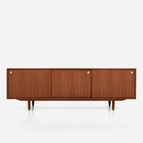 Drewniana komoda z drzwiami przesuwnymi w kolorze tek